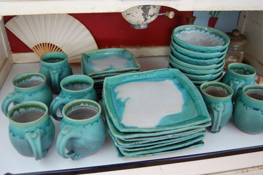 Hand Thrown Pottery Dinnerware & BARD DINNER PLATES SET OF 4 Clean