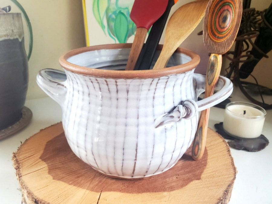 https://www.pagepottery.com/images/products/large_819_RidgedUHolderShale4.jpg